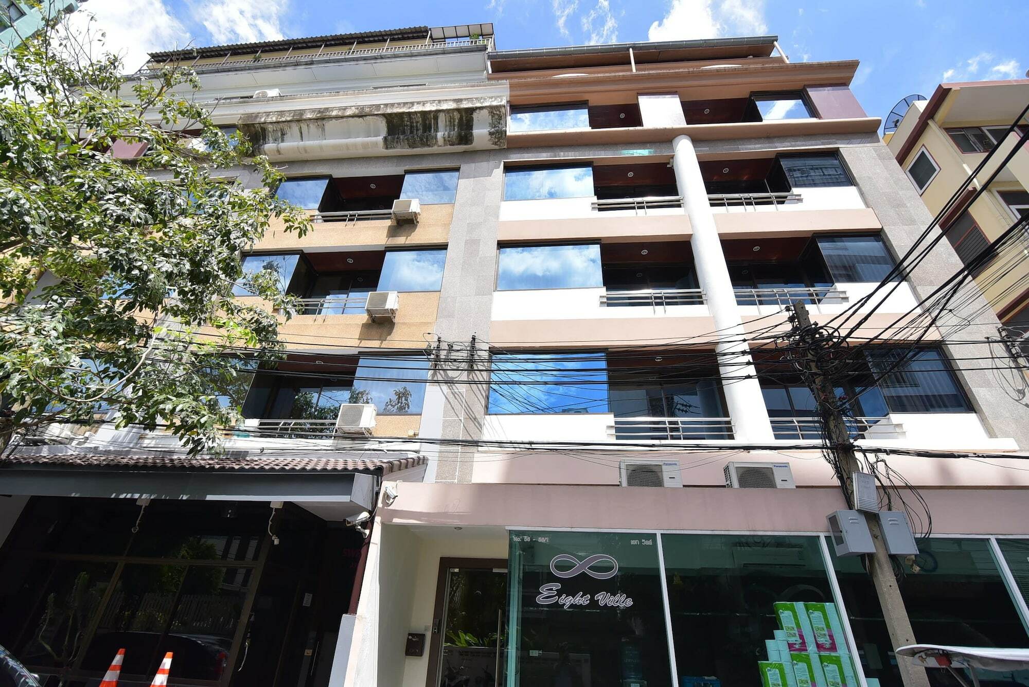 Eight Ville Bangkok Exterior photo